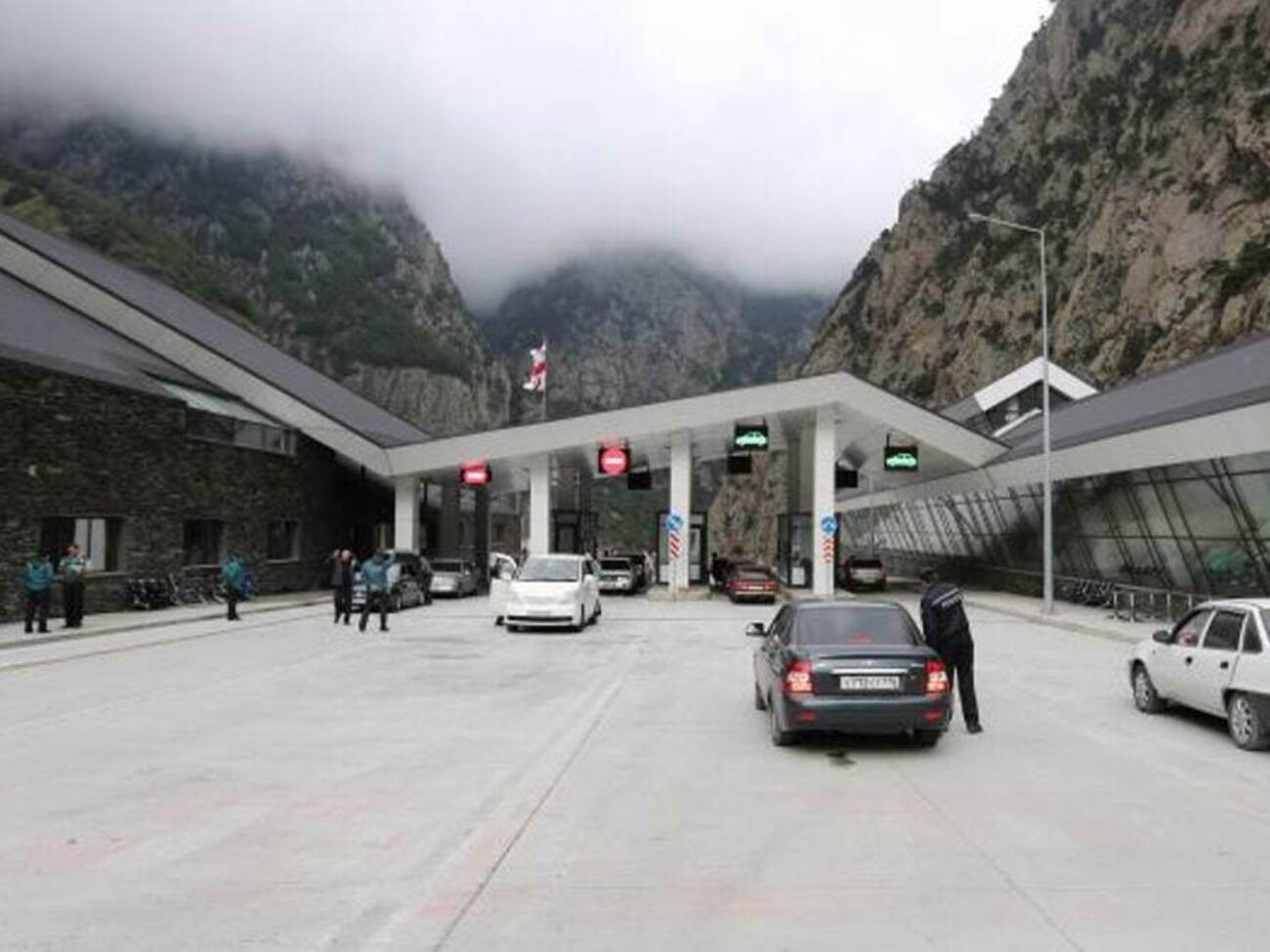 Пограничный пункт между Россией и Грузией