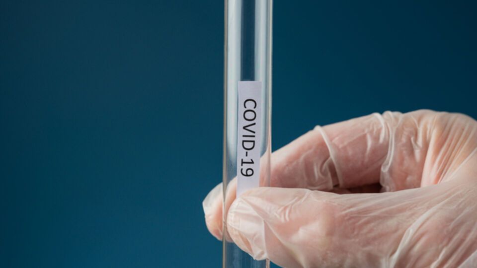 Новый штамм демонстрирует повышенную способность к распространению, заявили в ЦОЗ