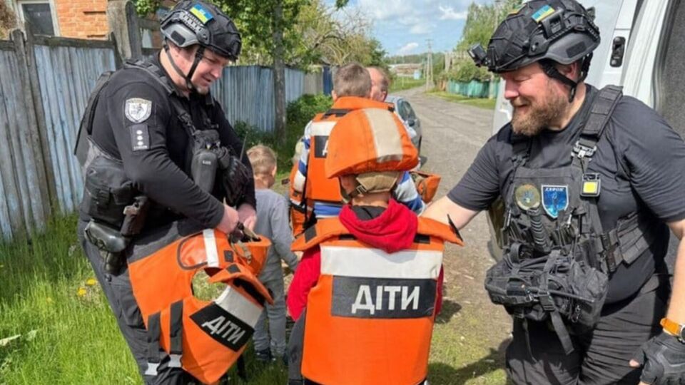 В указанных населенных пунктах живет чуть более 100 детей