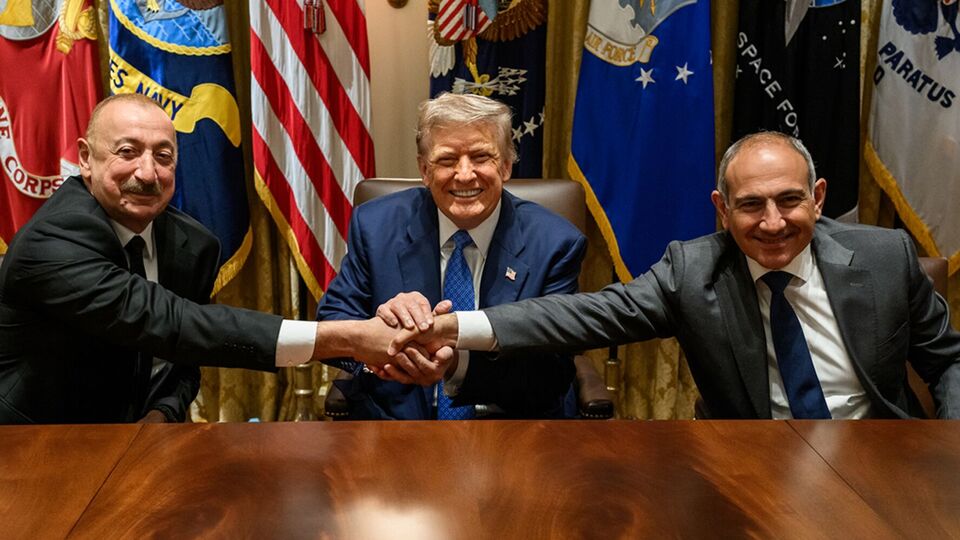 Алієв і Пашинян підписали угоду за участі Трампа