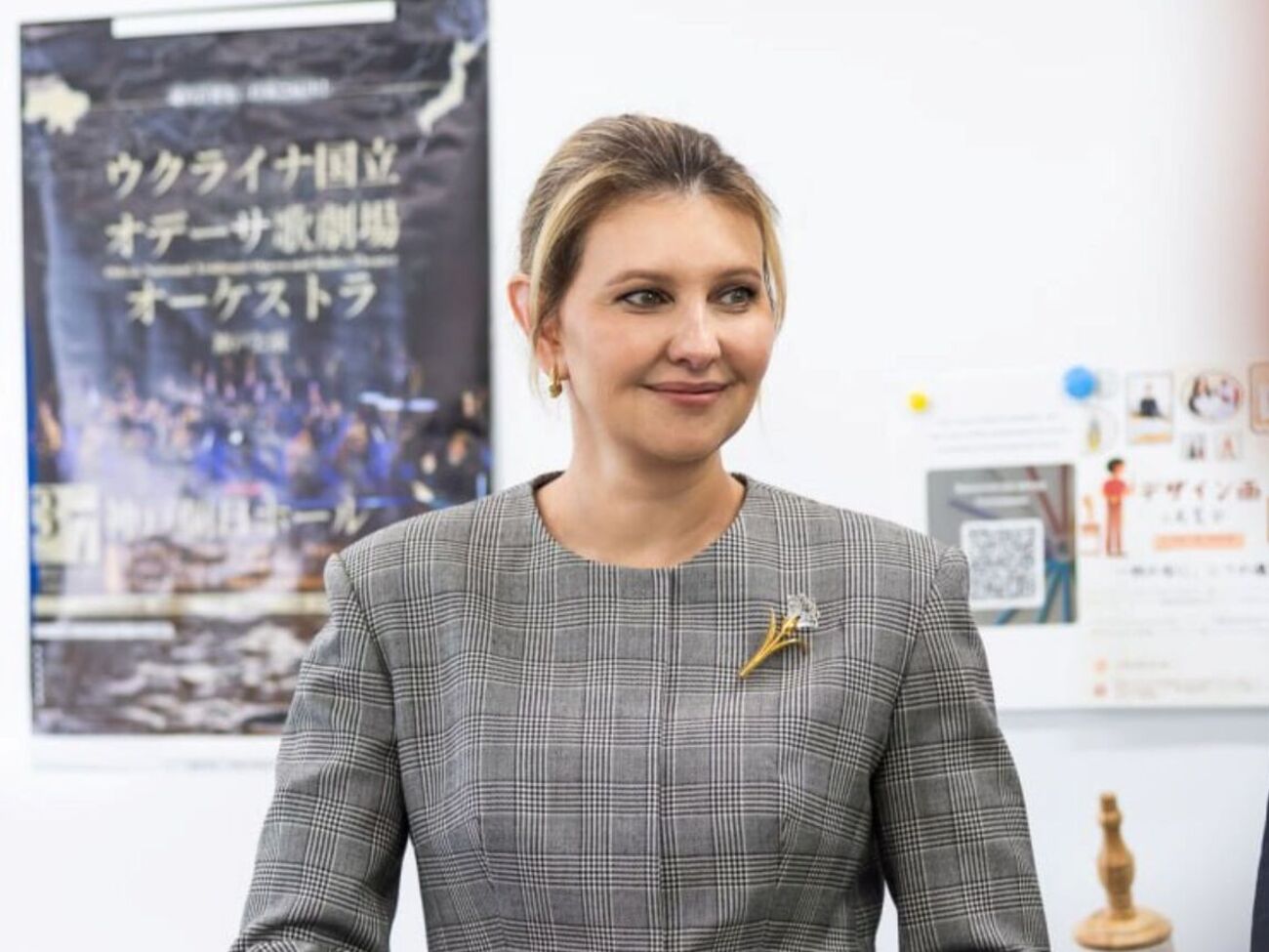 Зеленская все чаще появляется на людях с волосами, собранными в пучок на затылке