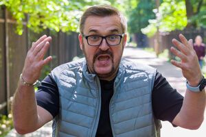 Пономарев родился в 1973 году в Хмельницком