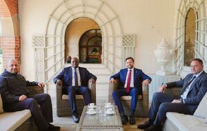 Ермак отдельно поблагодарил Вэнса "за участие в совместных дискуссиях, уважение ко всем точкам зрения и усилия ради надежного мира"