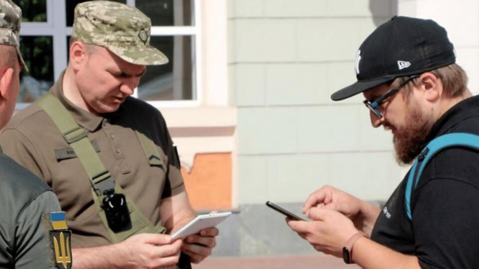 Патруль должен предупредить о ведущейся съемке