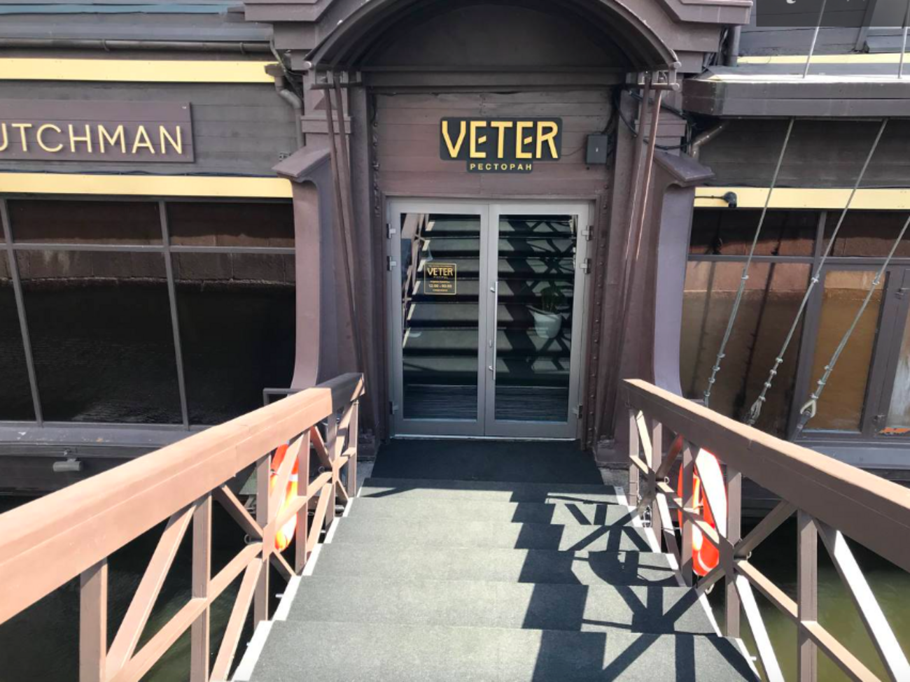 Полицейские забрали пятерых посетителей заведения