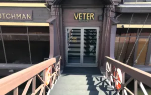 Полицейские забрали пятерых посетителей заведения