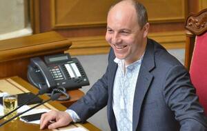 Бывшего спикера, согласно закону, охраняют только год