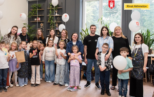 Более 1 тыс. детей защитников Мариуполя по всей стране получили наборы-рюкзаки от "Сердца Азовстали"