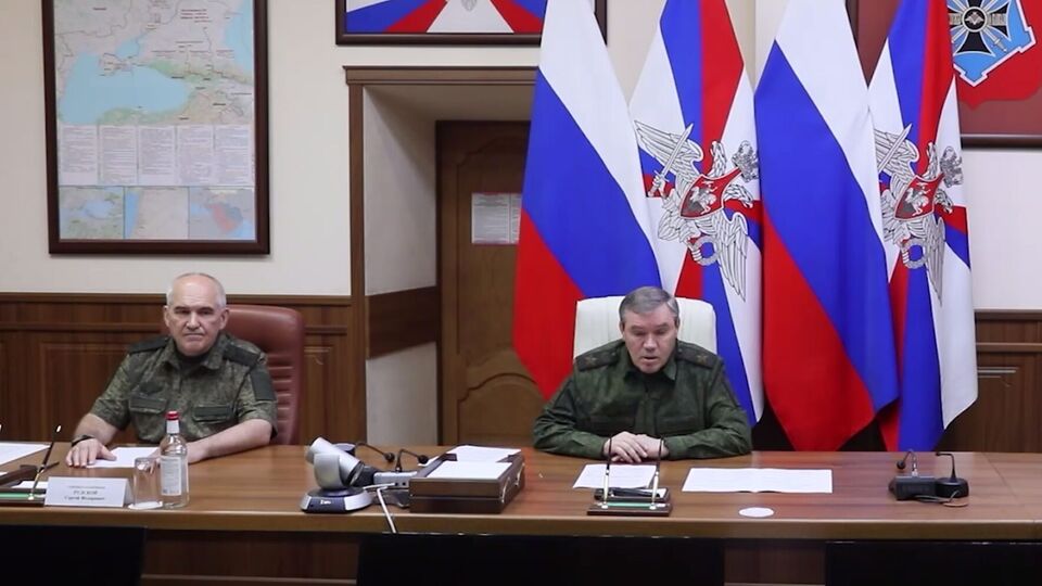 Карта на стене в кабинете Герасимова, вероятно, отображает российские военные цели в Украине, отметили СМИ