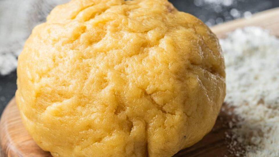 У тісто потрібно додати 2 ст. л. смальцю