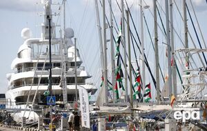 Частина човнів із Global Sumud Flotilla врешті відплила з Барселони, перечекавши шторм