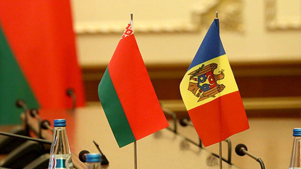 Имя белорусского дипломата не раскрывают, говорится в статье