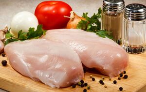 До маринаду для курки знадобляться спеції, олія й лимонний сік