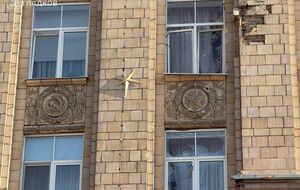 Судя по фото, по окнам стреляли