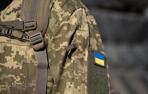 По данным источников медиа, другого военного, пытавшегося помешать похищению, неизвестные ударили