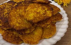 Деруни готують із суміші картоплі й цибулі