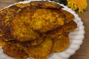 Деруны готовятся из смеси картофеля и лука