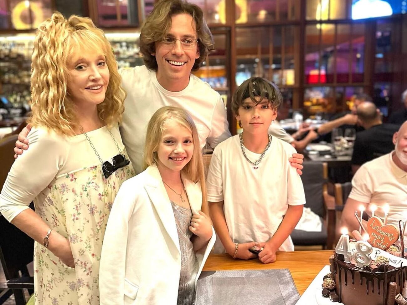 После того, как в РФ мужа Пугачевой Галкина назвали "иноагентом", их детей начали оскорблять в школе