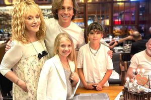 После того, как в РФ мужа Пугачевой Галкина назвали "иноагентом", их детей начали оскорблять в школе