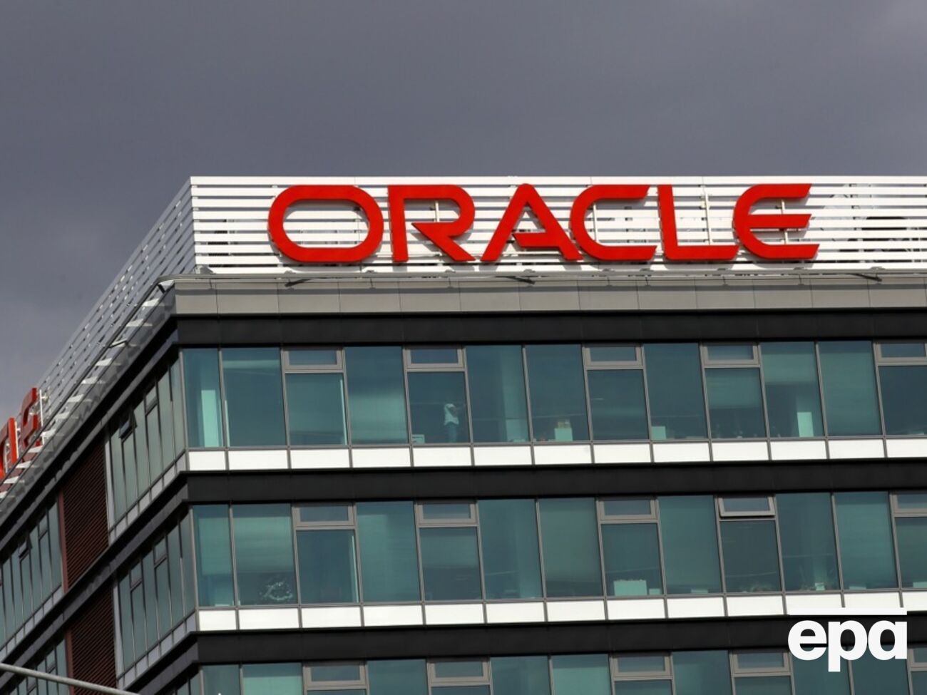 На думку ЗМІ, контракт з Oracle – "ризикована авантюра" й "величезне зобов'язання" для OpenAI