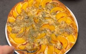 В тесто нужно добавить 2 ст. л. сахарозаменителя или сахара