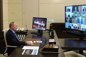 Из этих "бункеров Zoom-эры" Путин руководил войной РФ против Украины, отдавая приказы фронтовым командирам, пишут журналисты