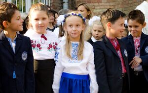 В Украине обязательная школьная форма упразднена с 2019 года