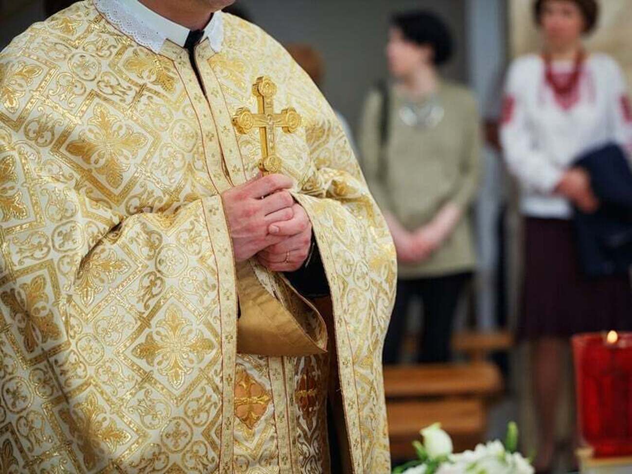 За інформацією джерел ЗМІ, нападника звати Андрій Шиманович, і він є своєрідним "православним блогером"