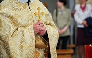 За інформацією джерел ЗМІ, нападника звати Андрій Шиманович, і він є своєрідним "православним блогером"