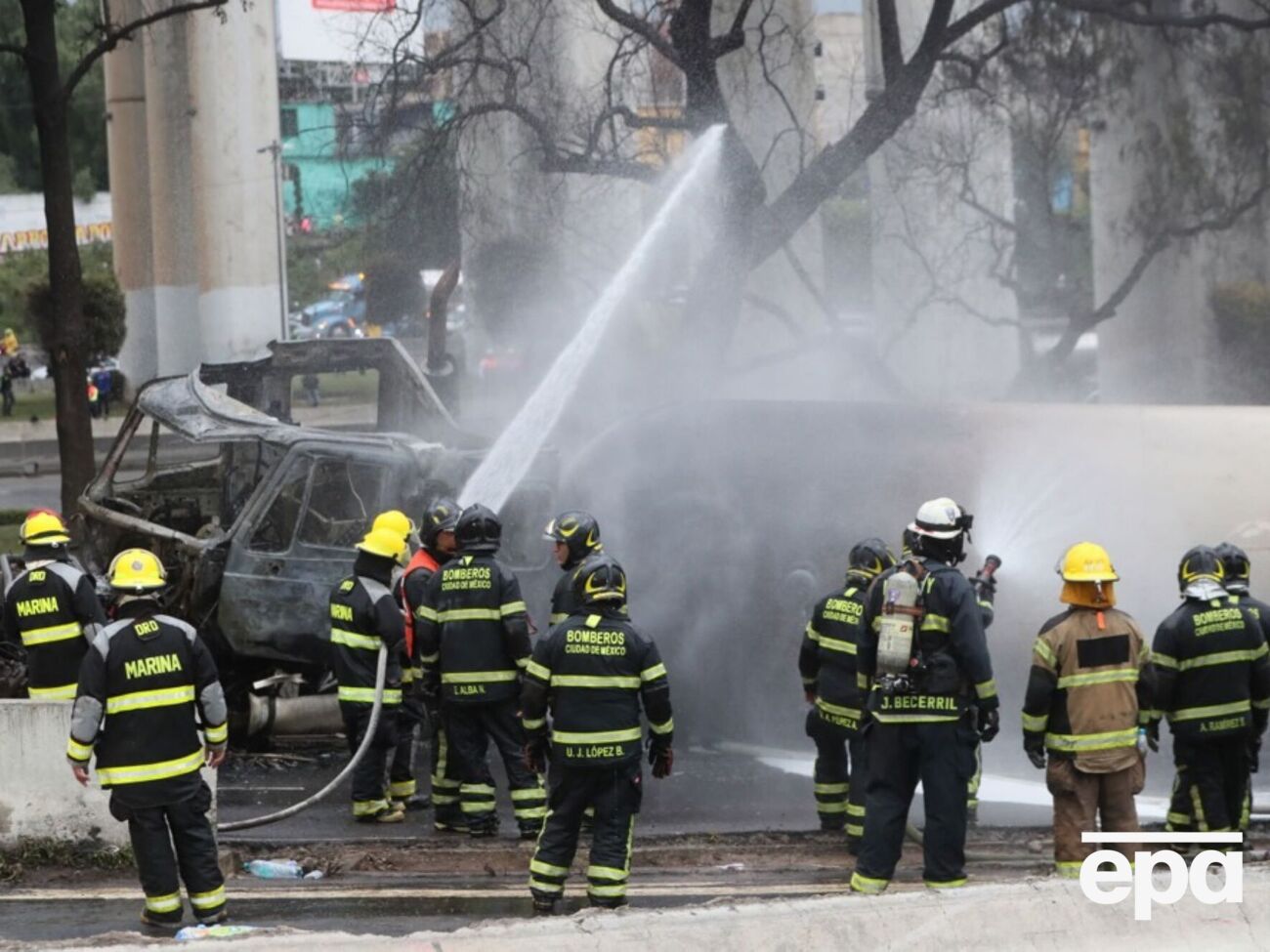 Взрыв вызвал ударную волну, повредившую несколько десятков автомобилей