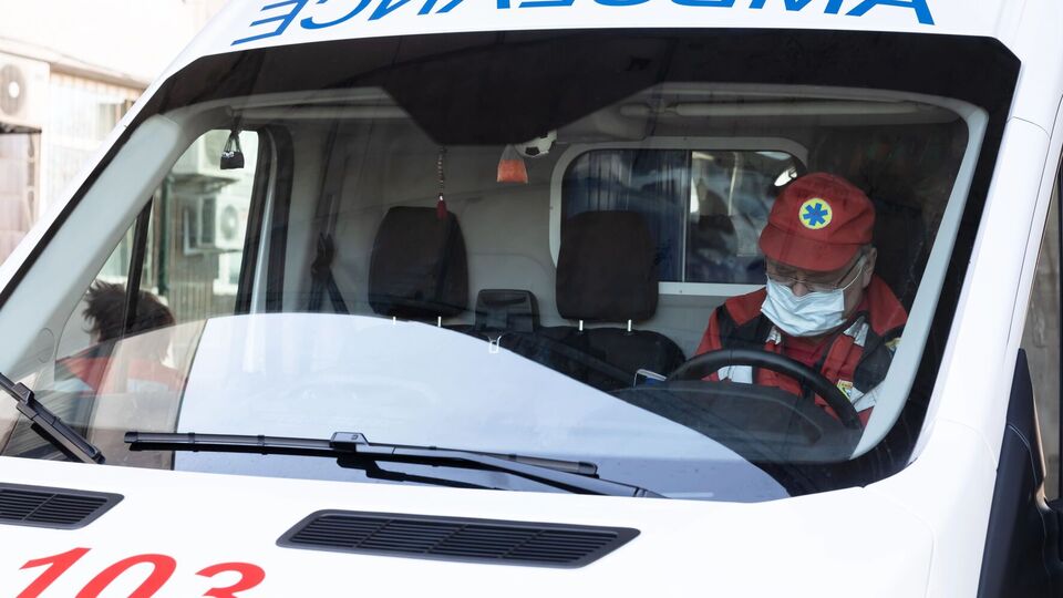 В "скорой" сообщили, что пуля прошла по касательной и застряла в области лба ребенка