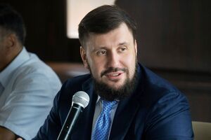 По данным СБУ, Клименко через соглашения с террористами "ЛНР" и лицензии РФ получает доходы из луганской шахты, которые идут в бюджет России