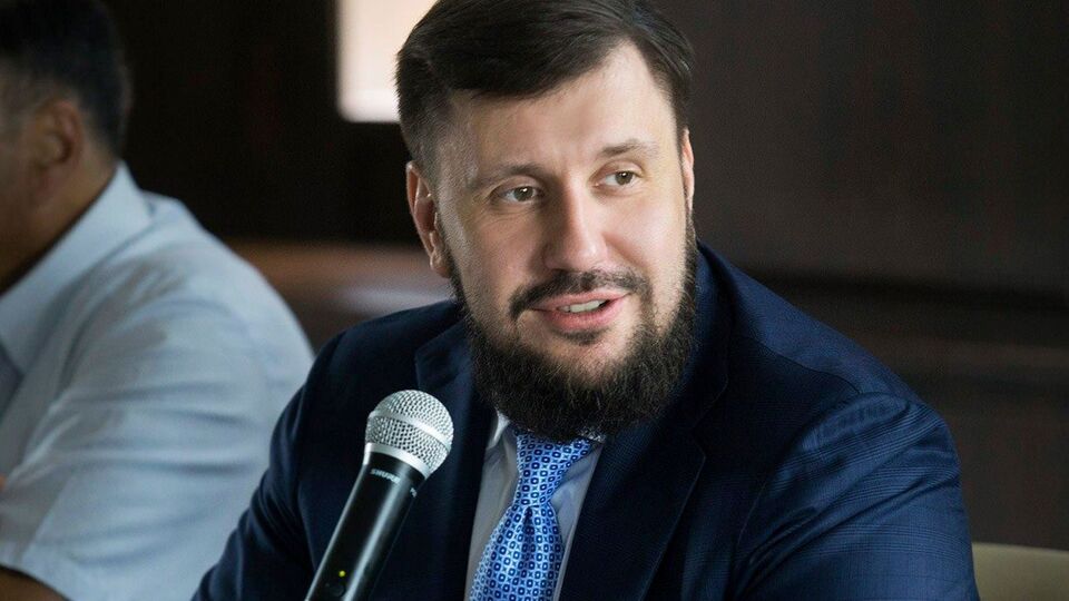 За даними СБУ, Клименко через угоди з терористами "ЛНР" і ліцензії РФ отримує прибутки з луганської шахти, які йдуть до бюджету Росії