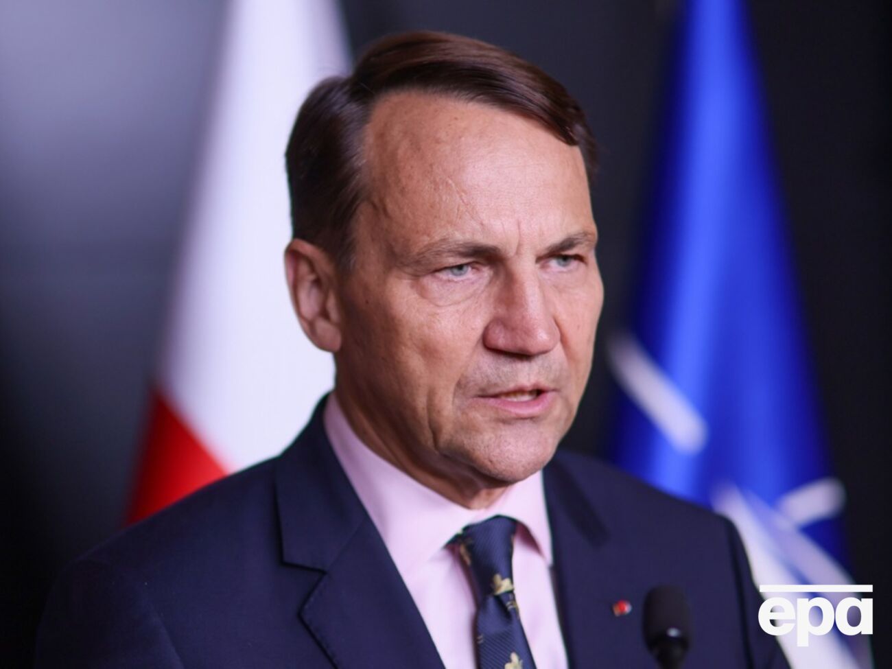 Сікорський заявив, що замість установлення миру Путін скеровує дедалі більше дронів в Україну, а тепер і в НАТО