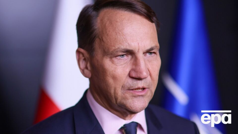 Сикорский заявил, что вместо установления мира Путин направляет все больше дронов в Украину, а теперь и в НАТО