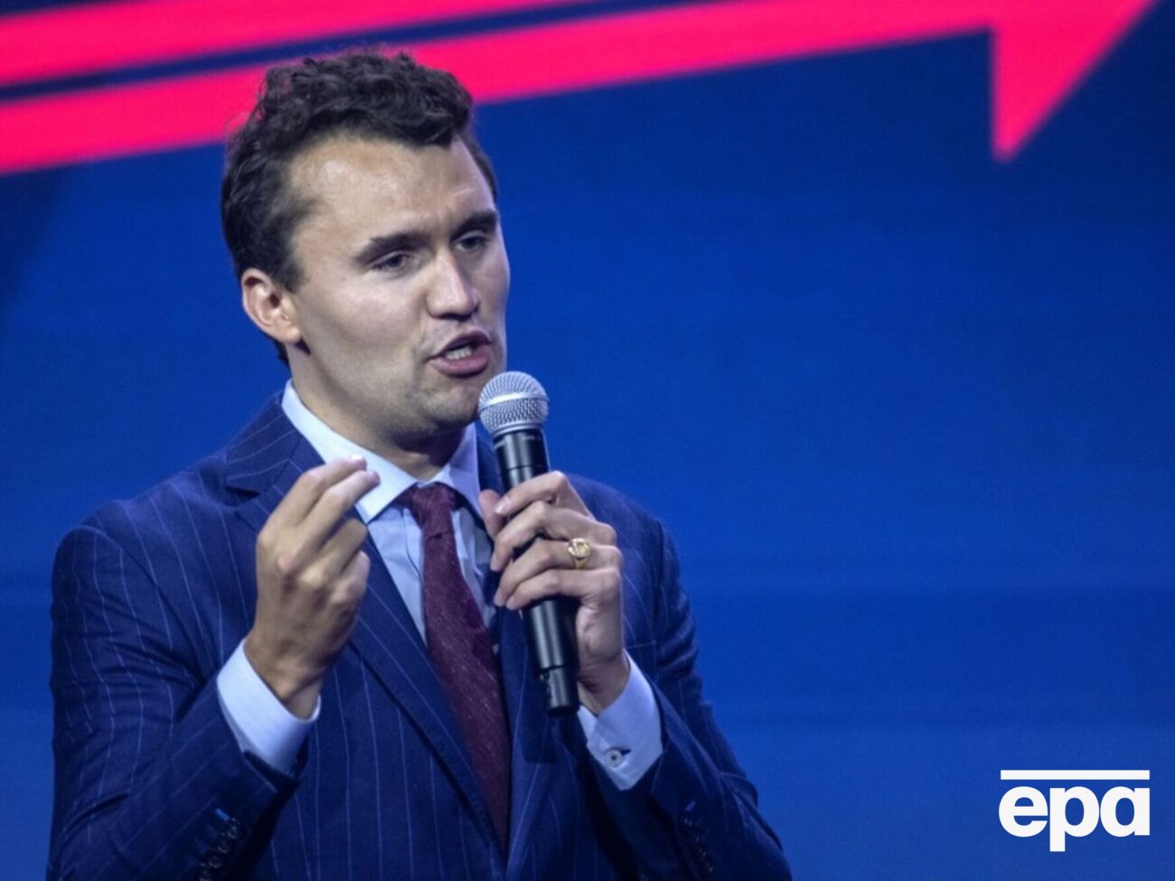 ФБР просить телефонувати або писати на сайт усіх, хто має інформацію про злочинця