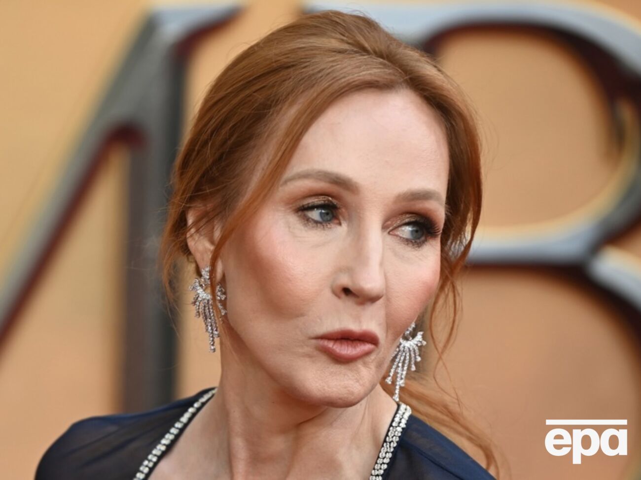 Роулінг пообіцяла вислати українці примірник книжки "Людина з клеймом"