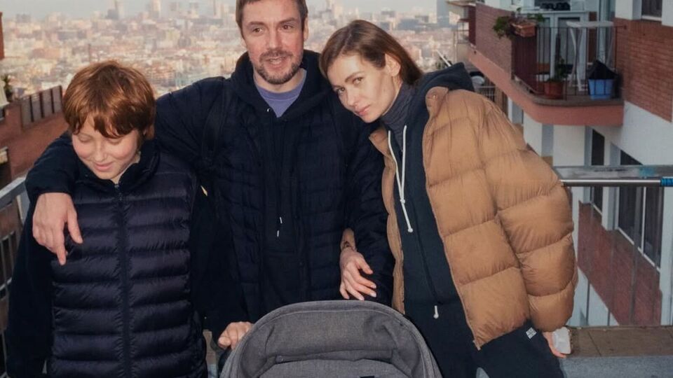 Певица Луна с мужем-продюсером и детьми живет в Испании