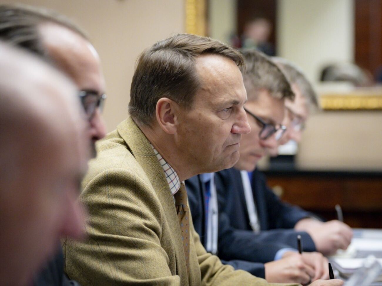 Польша "с нетерпением" ждет принятия Украины в семью ЕС, отметил Сикорский