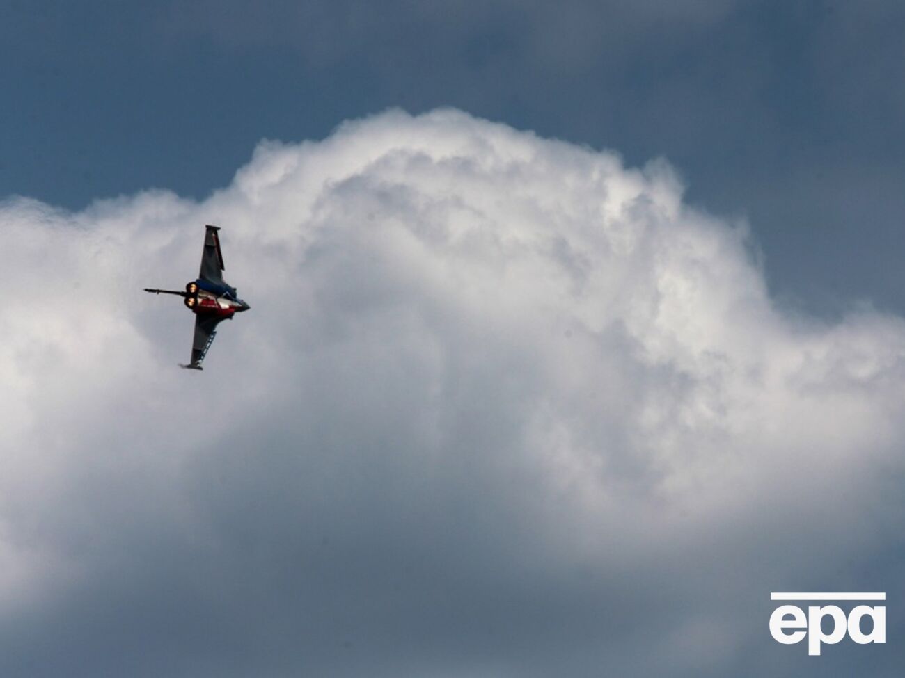 В Польшу прибыл военный самолет из Франции