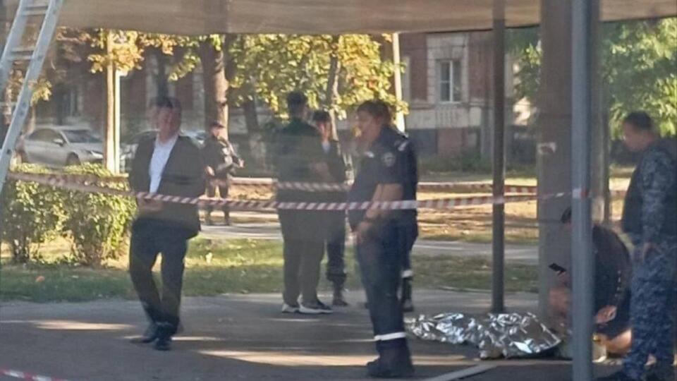 Инцидент произошел возле остановки транспорта