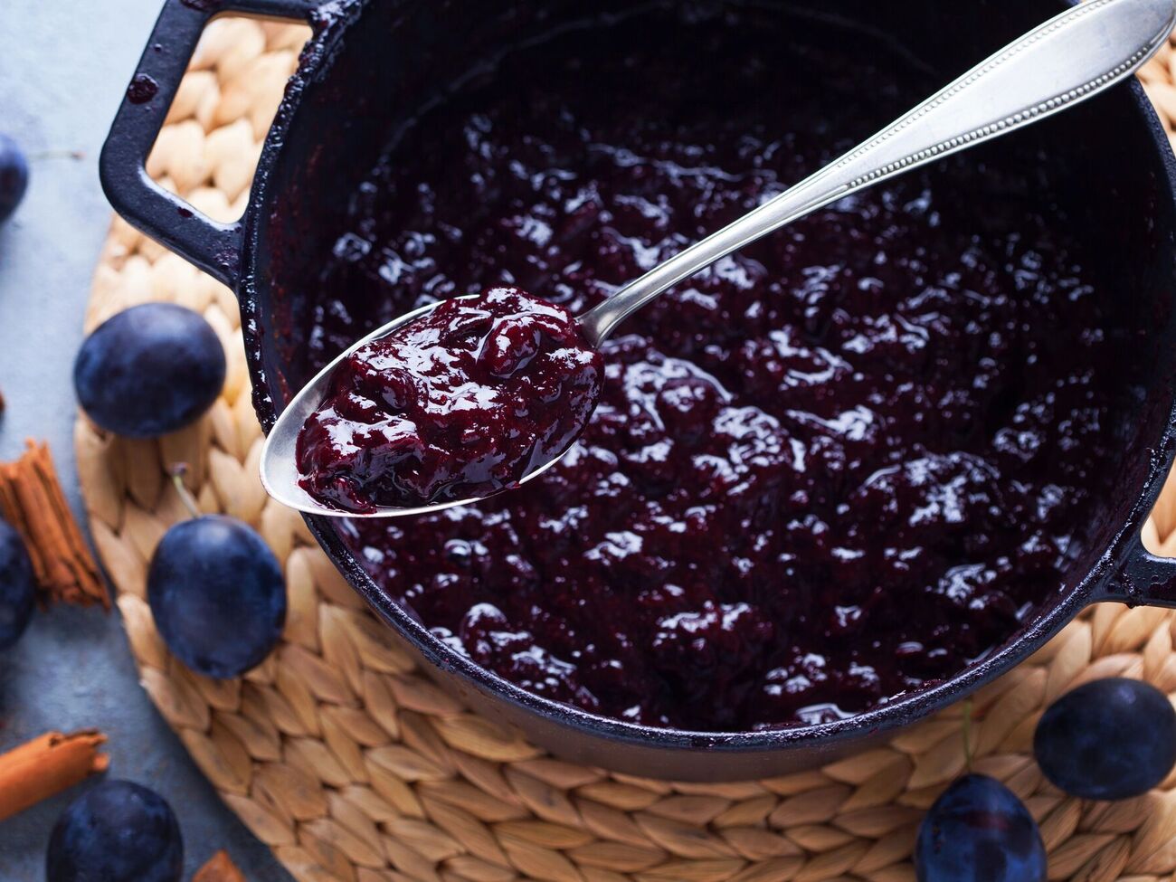 На 1 кг слив знадобиться одна склянка цукру