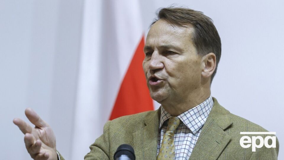 Cикорский заявил, что не знает, какой версии РФ можно верить