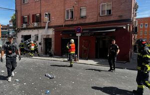 Взрыв произошел приблизительно в 15.00 на улице Мануэль Марото, в районе Пуэнте-де-Вальекас