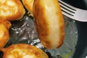 Для оладий понадобится приблизительно 230 г муки