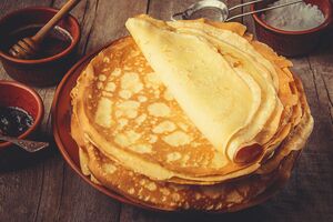 Чтобы тесто получилось нужной консистенции, всегда добавляйте жидкость частями, постоянно перемешивая