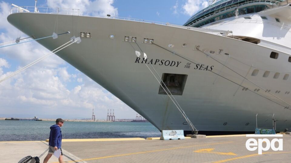 Пассажир спрыгнул в море с круизного лайнера