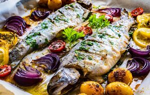 Рыбу по желанию можно сбрызнуть лимонным соком