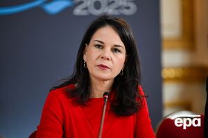 Бербок зазначила, що передусім "треба провести мирні переговори" між Україною і РФ