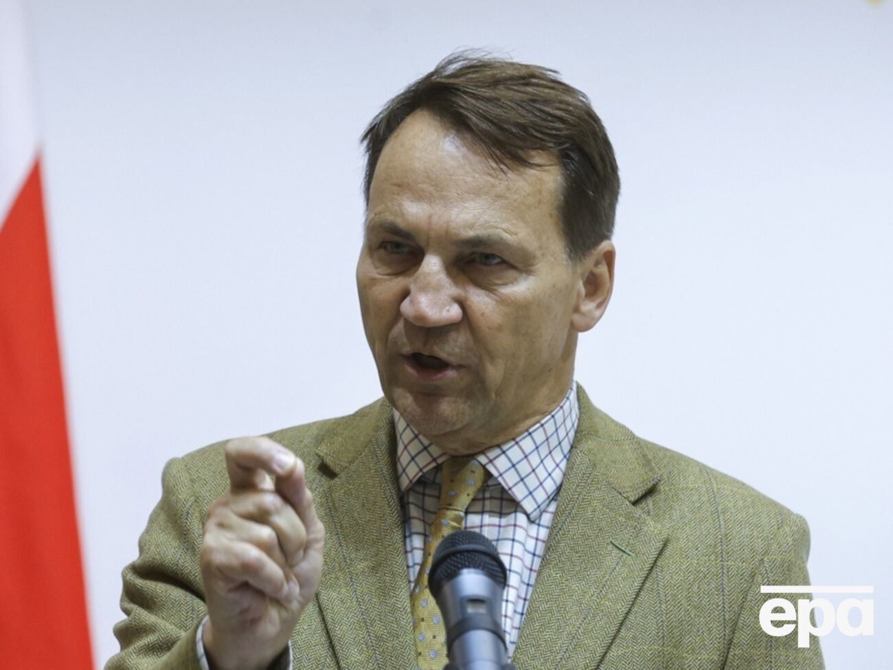 Сикорский возразил, что Польша оказалась не готова к массированному вторжению российских дронов